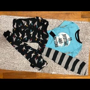 Carters 3t pajama set glows in the dark